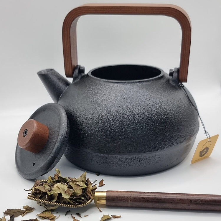 TEAPOTS & KETTLES