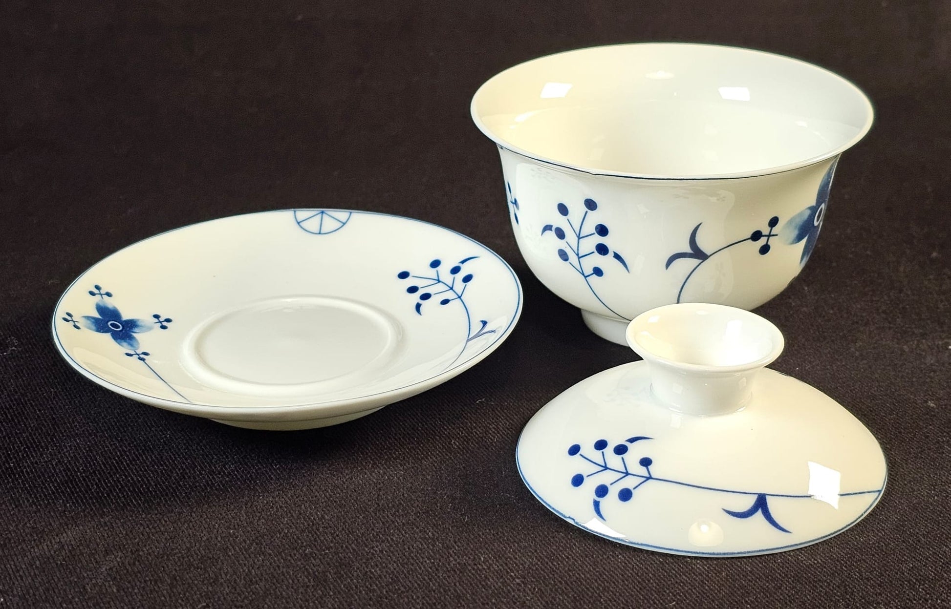 White porcelain Gaiwan with blue floral patterns